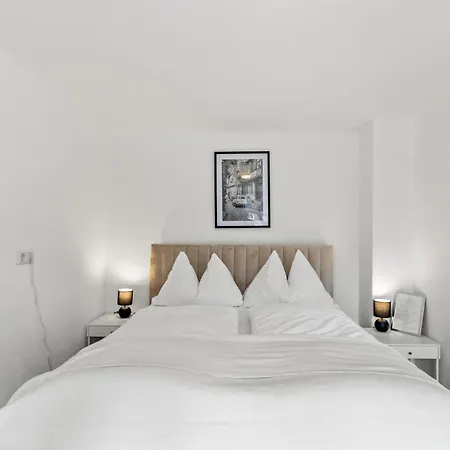 Farawayhomes Leoben #p81 *