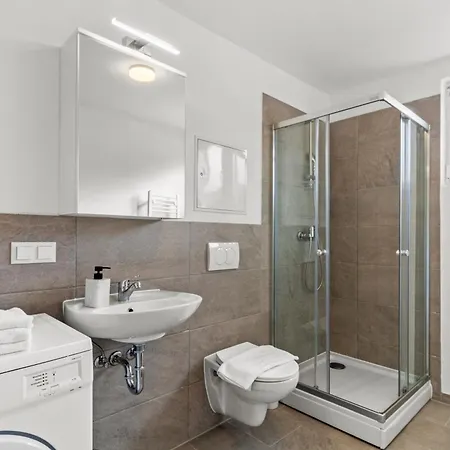 Farawayhomes Leoben #p81 *